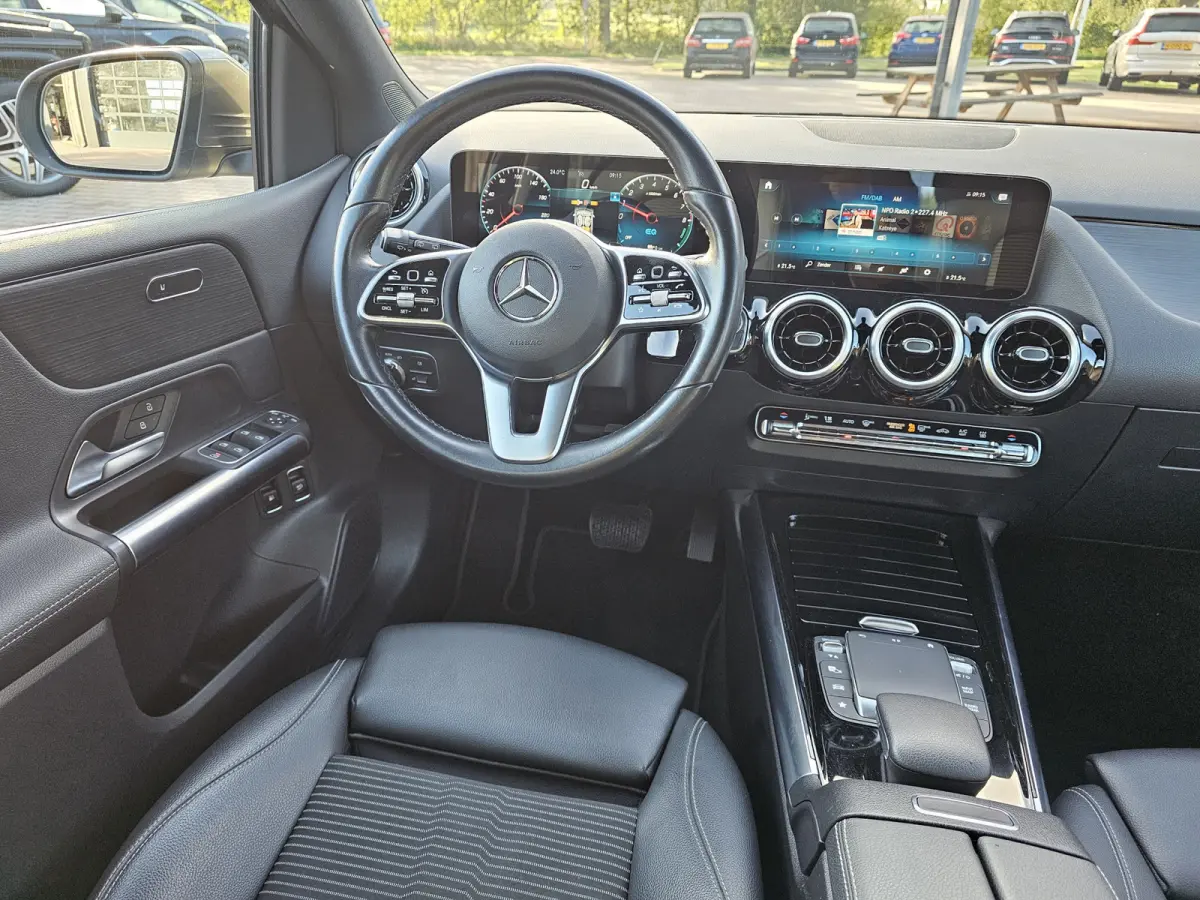 250 e Business Solution Luxury Limited PHEV | LED | Trekhaak | Stoelverwarming | Widescreen | Parkeerhulp | Camera | All-seasons |