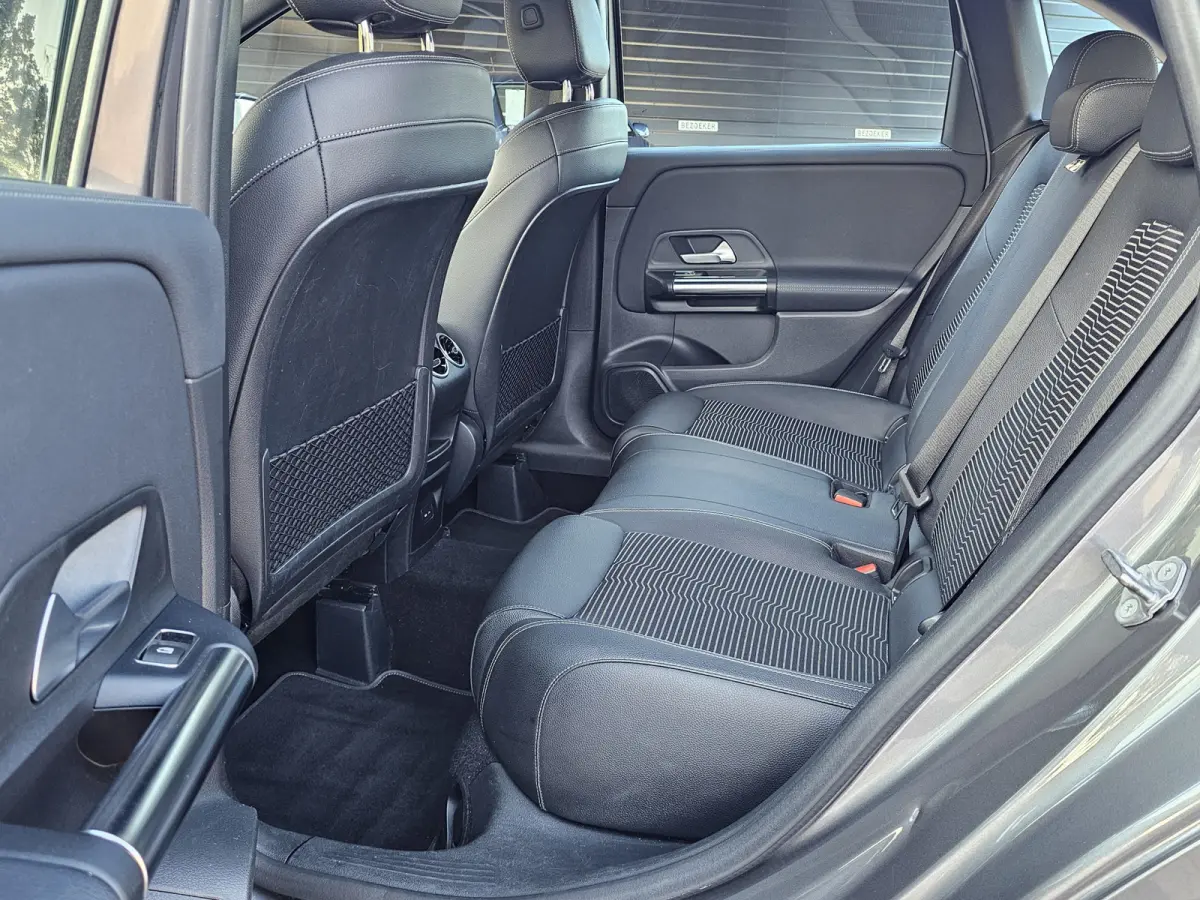 250 e Business Solution Luxury Limited PHEV | LED | Trekhaak | Stoelverwarming | Widescreen | Parkeerhulp | Camera | All-seasons |