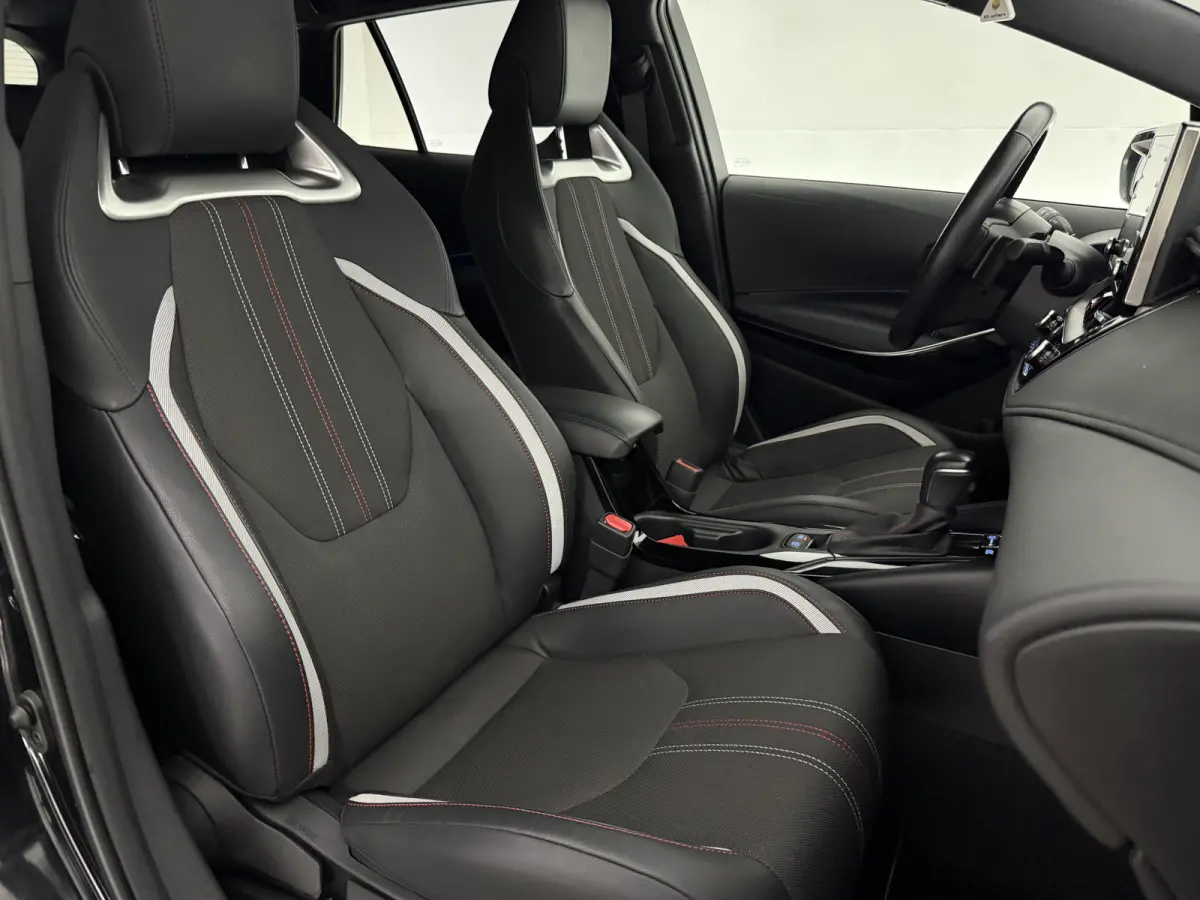 2.0 Hybrid GR-Sport Plus 184PK | Camera | HuD | JBL | Carplay | Cruise | Trekhaak