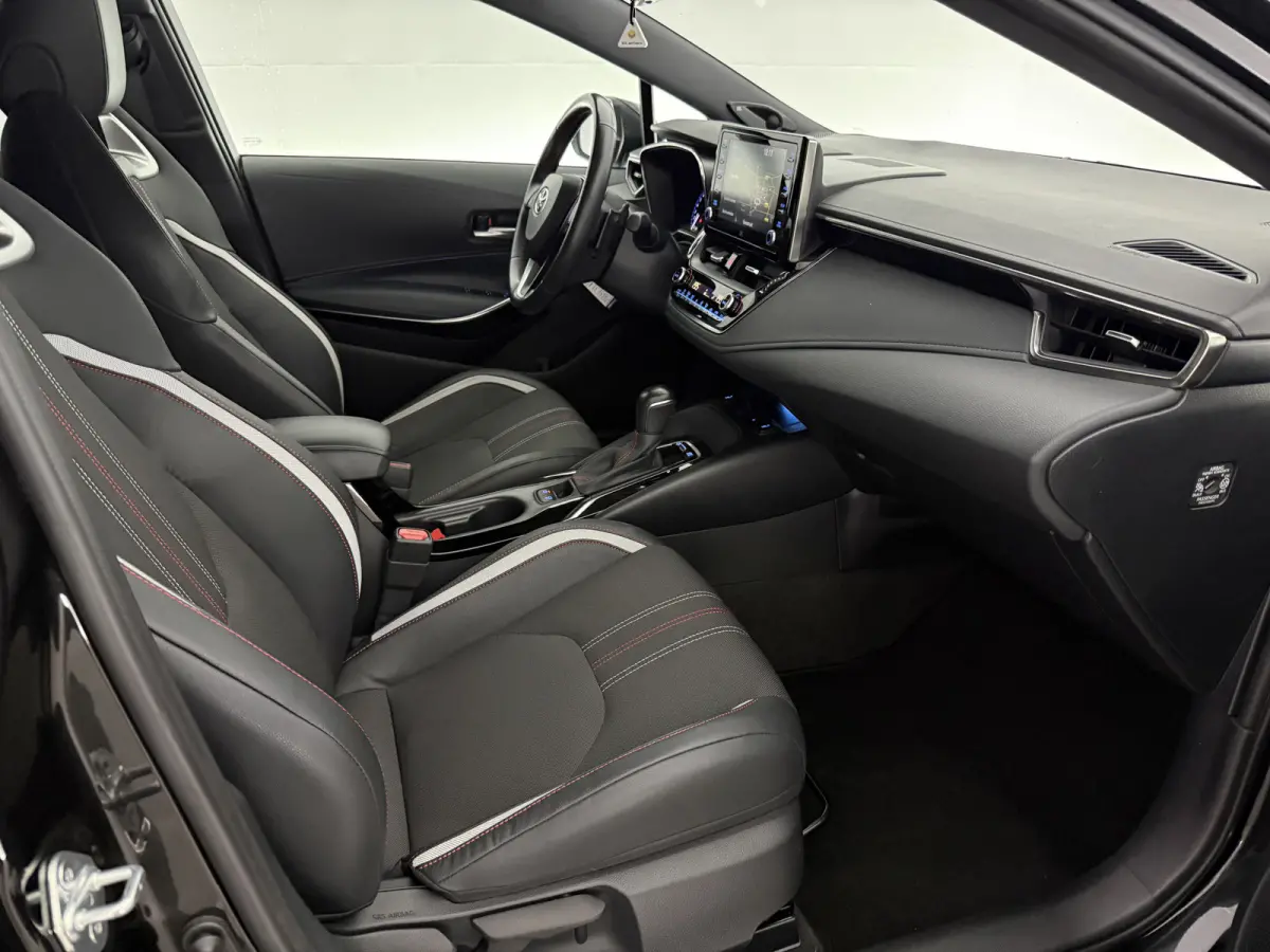 2.0 Hybrid GR-Sport Plus 184PK | Camera | HuD | JBL | Carplay | Cruise | Trekhaak