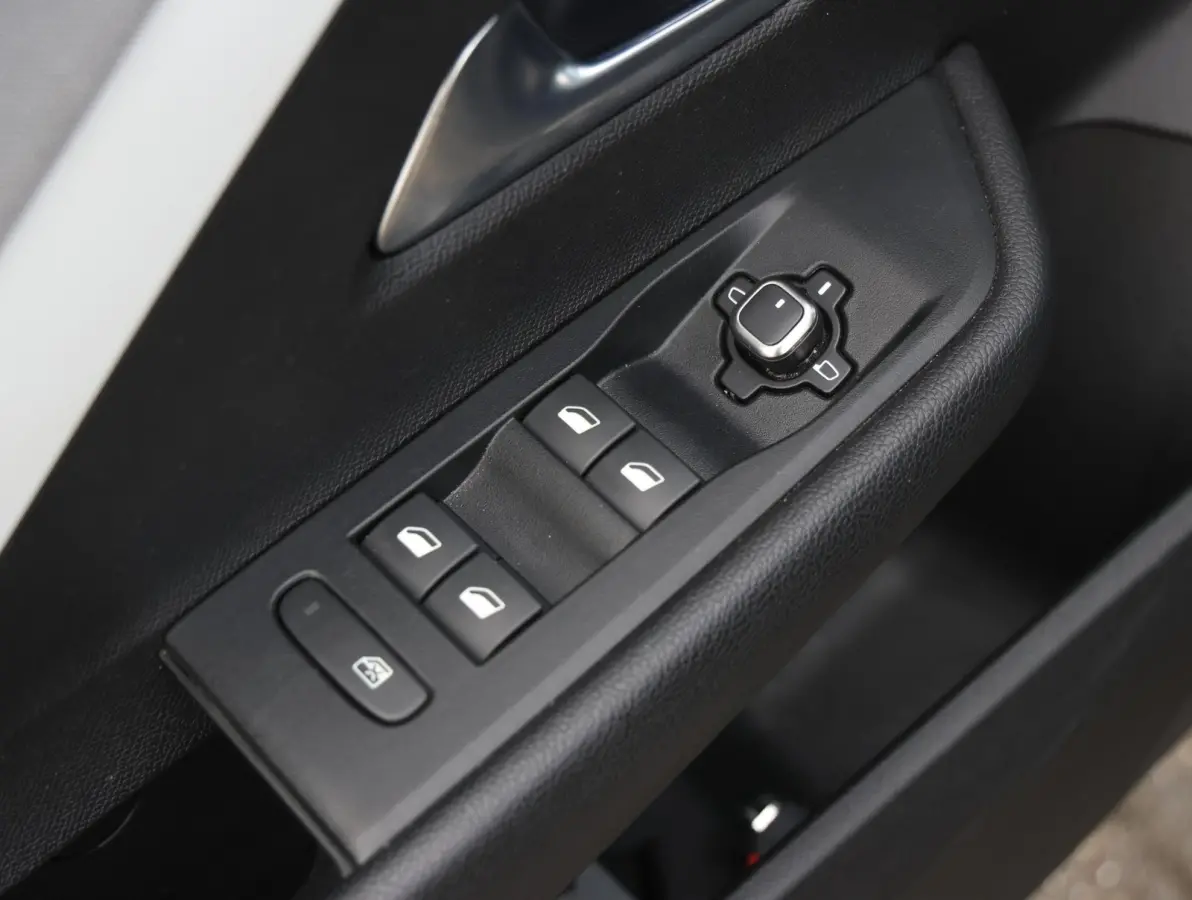 180pk Plug-In Hybrid Edition | 1ste eigenaar | Stuur/Stoelverwarming | Camera | LED lampen | Navigatie | AUTOMAAT