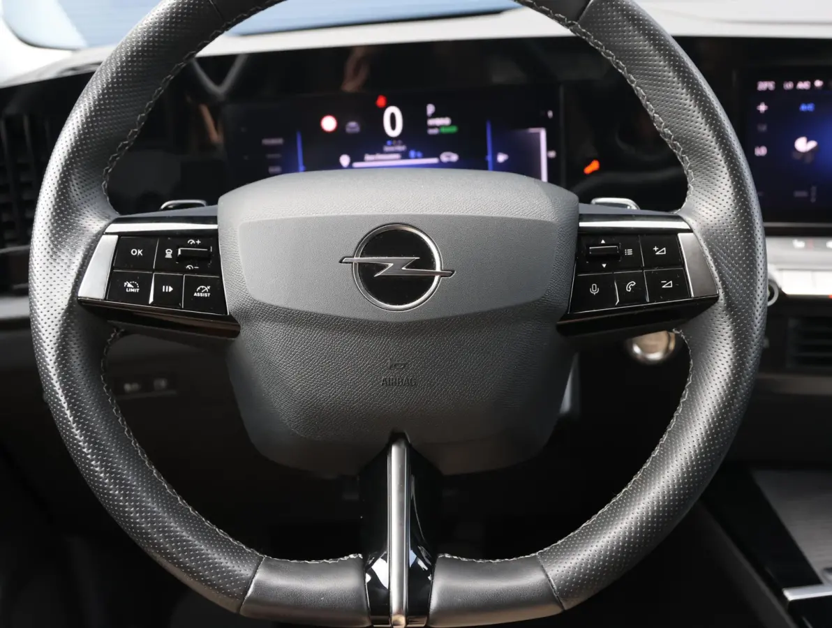 180pk Plug-In Hybrid Edition | 1ste eigenaar | Stuur/Stoelverwarming | Camera | LED lampen | Navigatie | AUTOMAAT