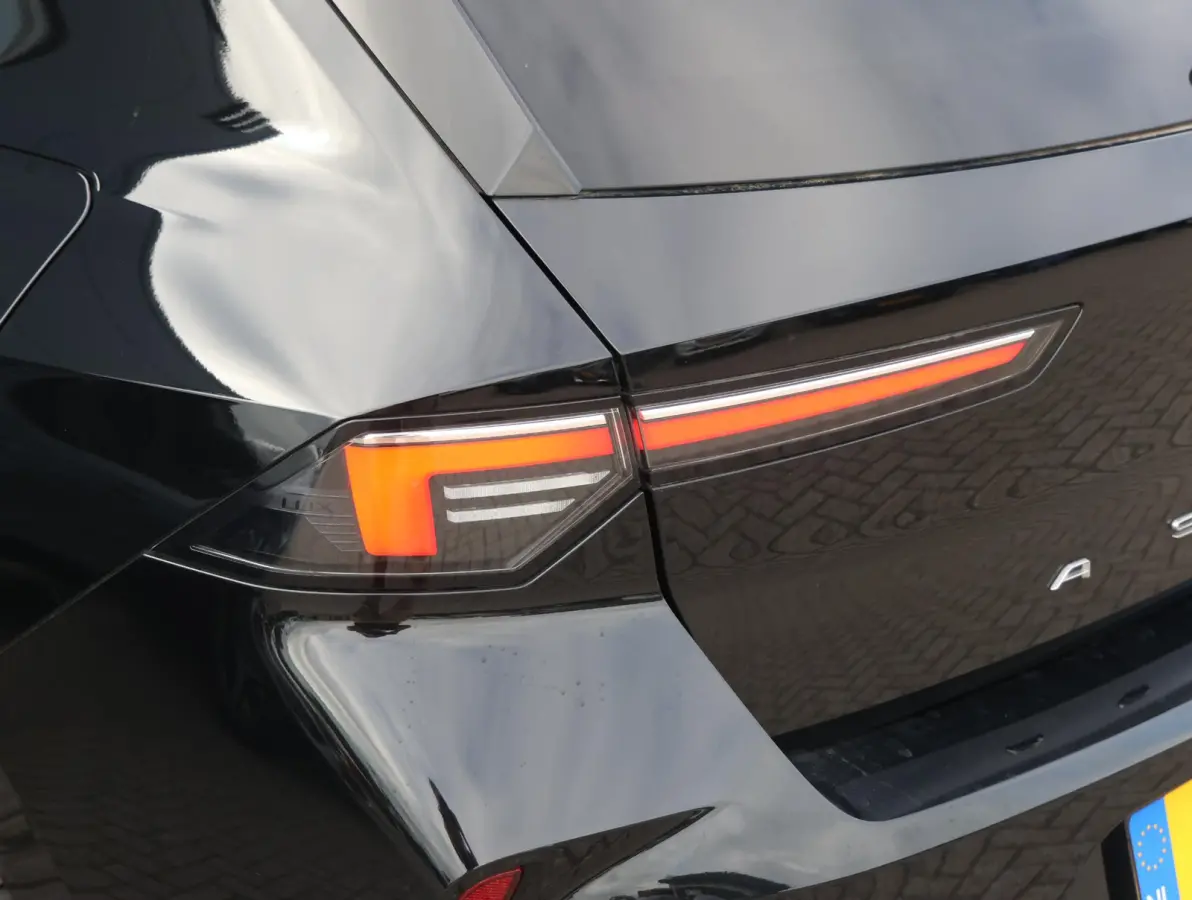180pk Plug-In Hybrid Edition | 1ste eigenaar | Stuur/Stoelverwarming | Camera | LED lampen | Navigatie | AUTOMAAT