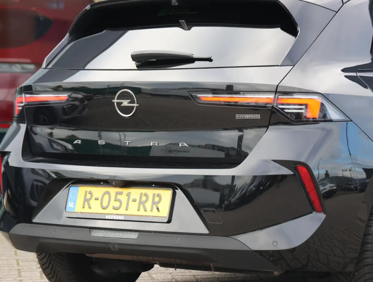 180pk Plug-In Hybrid Edition | 1ste eigenaar | Stuur/Stoelverwarming | Camera | LED lampen | Navigatie | AUTOMAAT