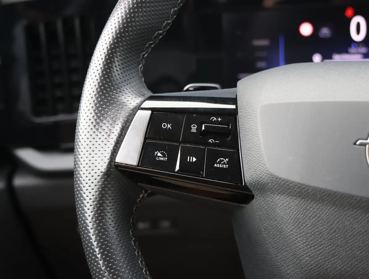 180pk Plug-In Hybrid Edition | 1ste eigenaar | Stuur/Stoelverwarming | Camera | LED lampen | Navigatie | AUTOMAAT