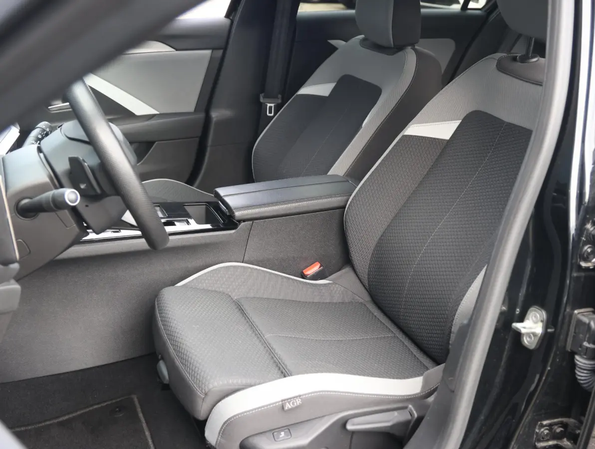 180pk Plug-In Hybrid Edition | 1ste eigenaar | Stuur/Stoelverwarming | Camera | LED lampen | Navigatie | AUTOMAAT