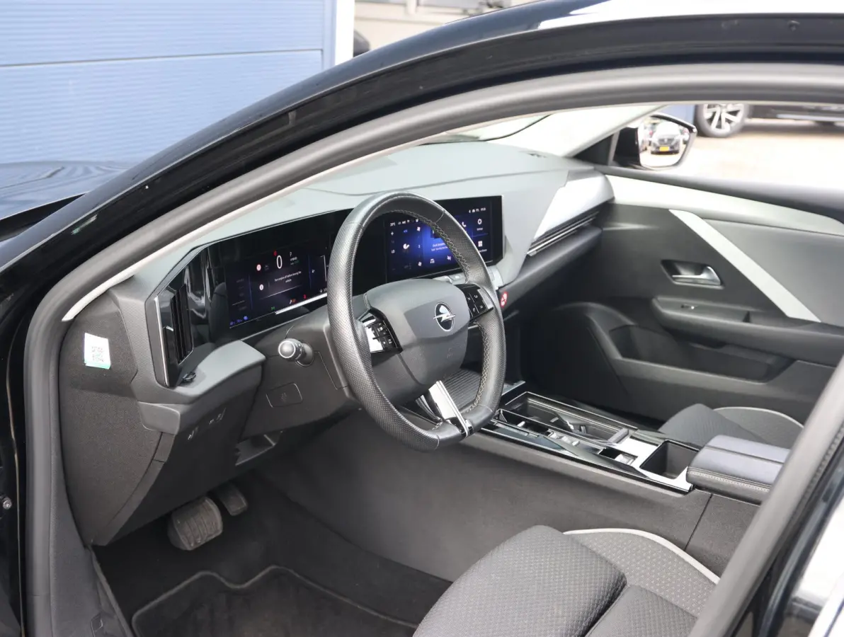 180pk Plug-In Hybrid Edition | 1ste eigenaar | Stuur/Stoelverwarming | Camera | LED lampen | Navigatie | AUTOMAAT