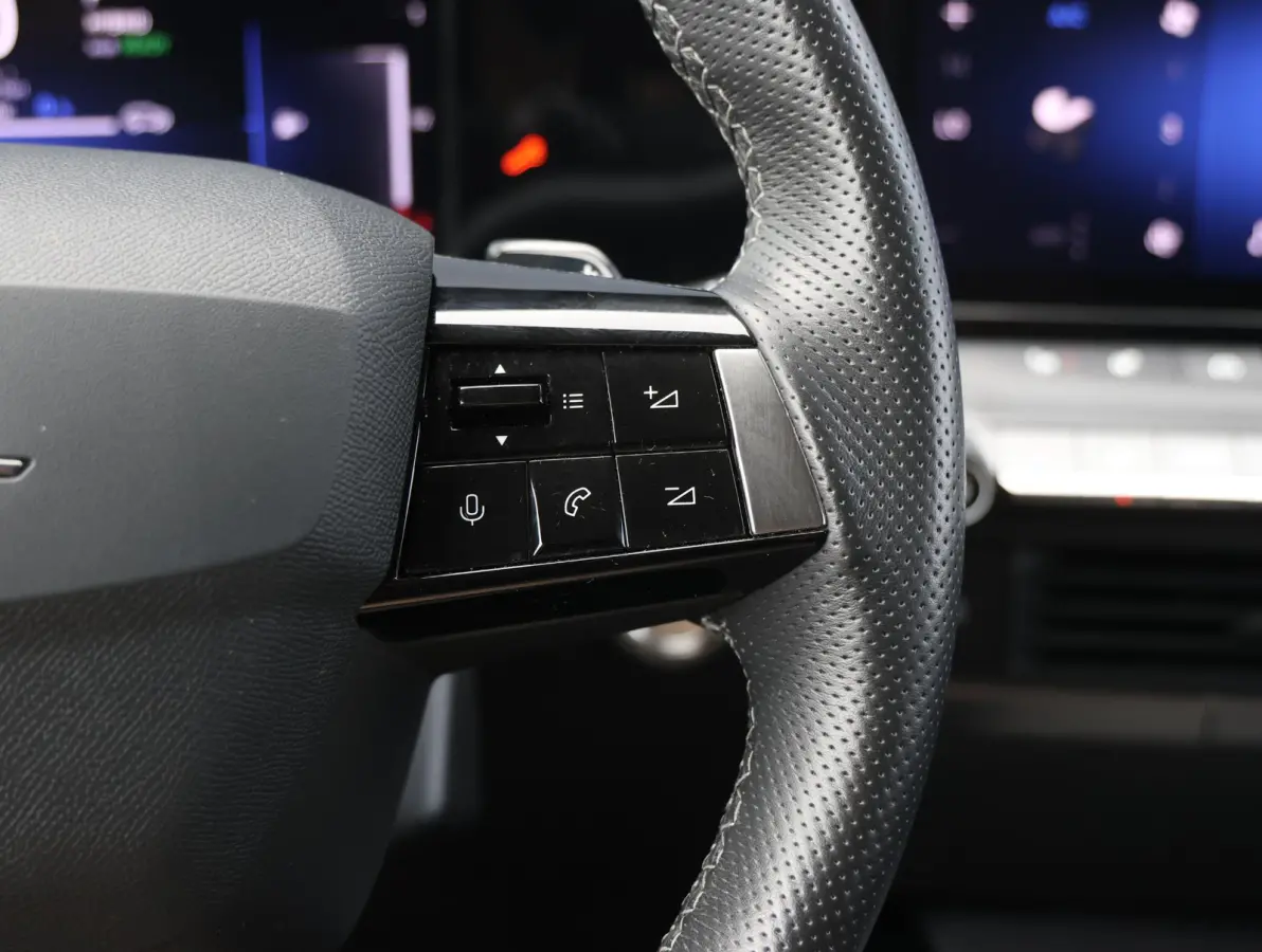 180pk Plug-In Hybrid Edition | 1ste eigenaar | Stuur/Stoelverwarming | Camera | LED lampen | Navigatie | AUTOMAAT