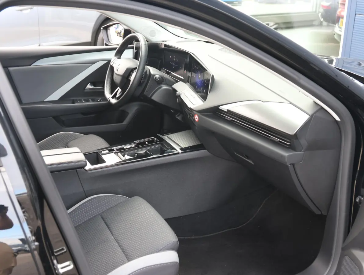 180pk Plug-In Hybrid Edition | 1ste eigenaar | Stuur/Stoelverwarming | Camera | LED lampen | Navigatie | AUTOMAAT