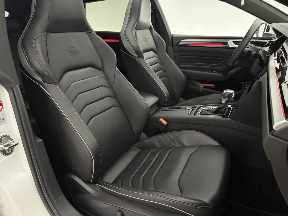 1.4 TSI eHybrid R-Line Business+ | Pano | 360° | Virtual | Sfeer | Carplay | Cruise | Trekhaak