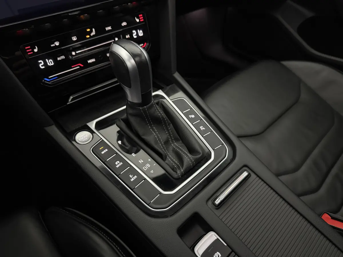 1.4 TSI eHybrid R-Line Business+ | Pano | 360° | Virtual | Sfeer | Carplay | Cruise | Trekhaak