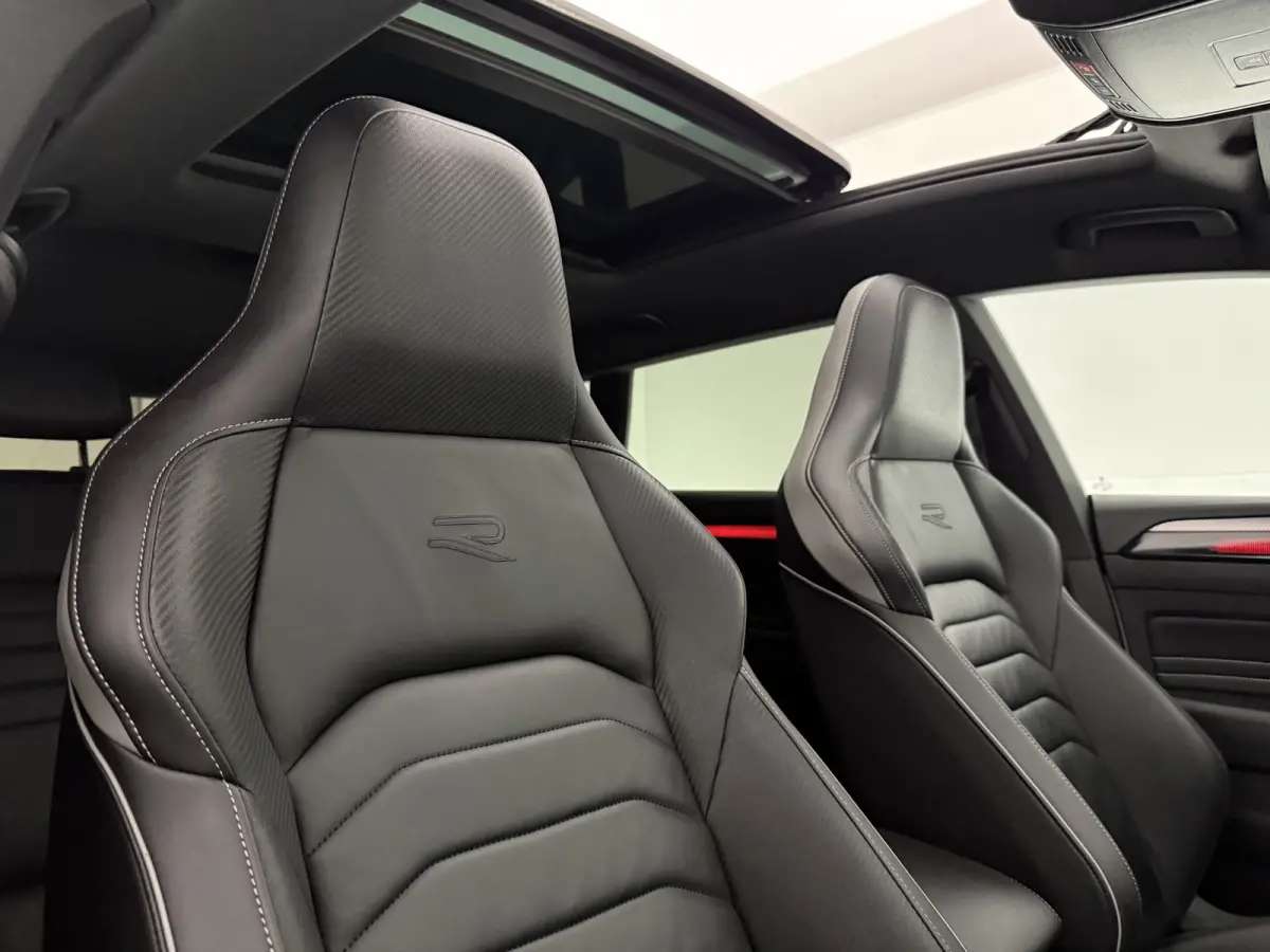 1.4 TSI eHybrid R-Line Business+ | Pano | 360° | Virtual | Sfeer | Carplay | Cruise | Trekhaak