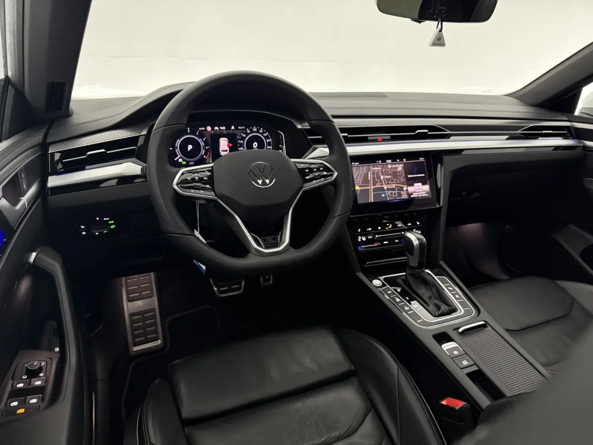 1.4 TSI eHybrid R-Line Business+ | Pano | 360° | Virtual | Sfeer | Carplay | Cruise | Trekhaak