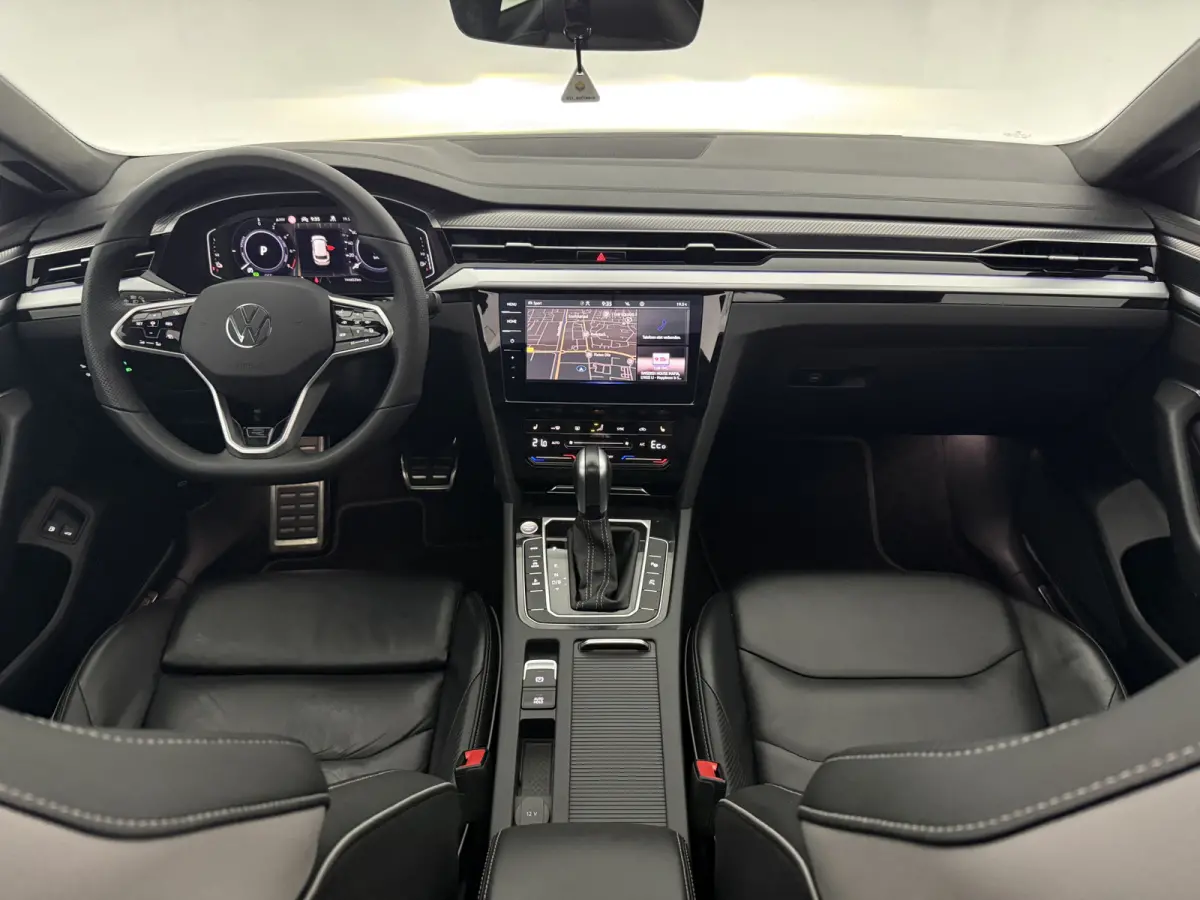 1.4 TSI eHybrid R-Line Business+ | Pano | 360° | Virtual | Sfeer | Carplay | Cruise | Trekhaak