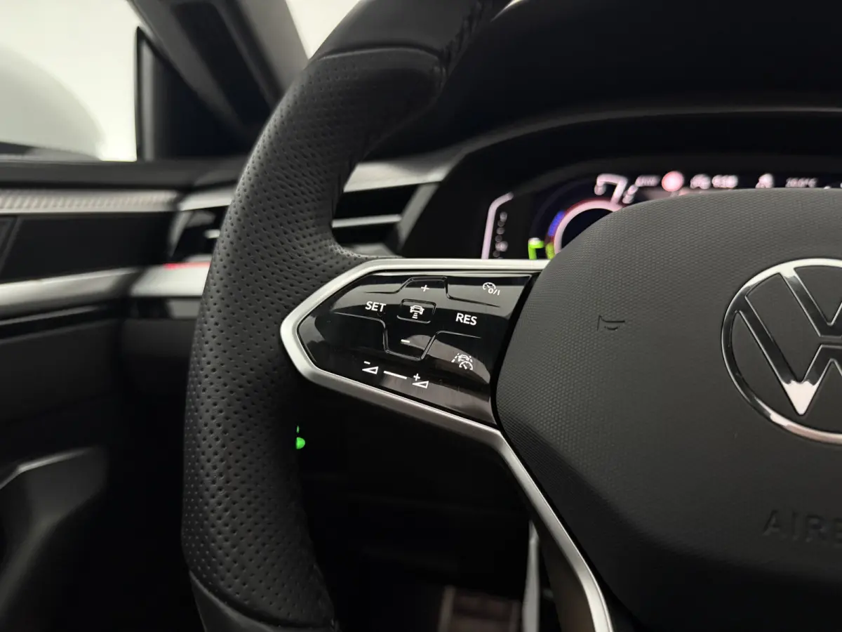 1.4 TSI eHybrid R-Line Business+ | Pano | 360° | Virtual | Sfeer | Carplay | Cruise | Trekhaak