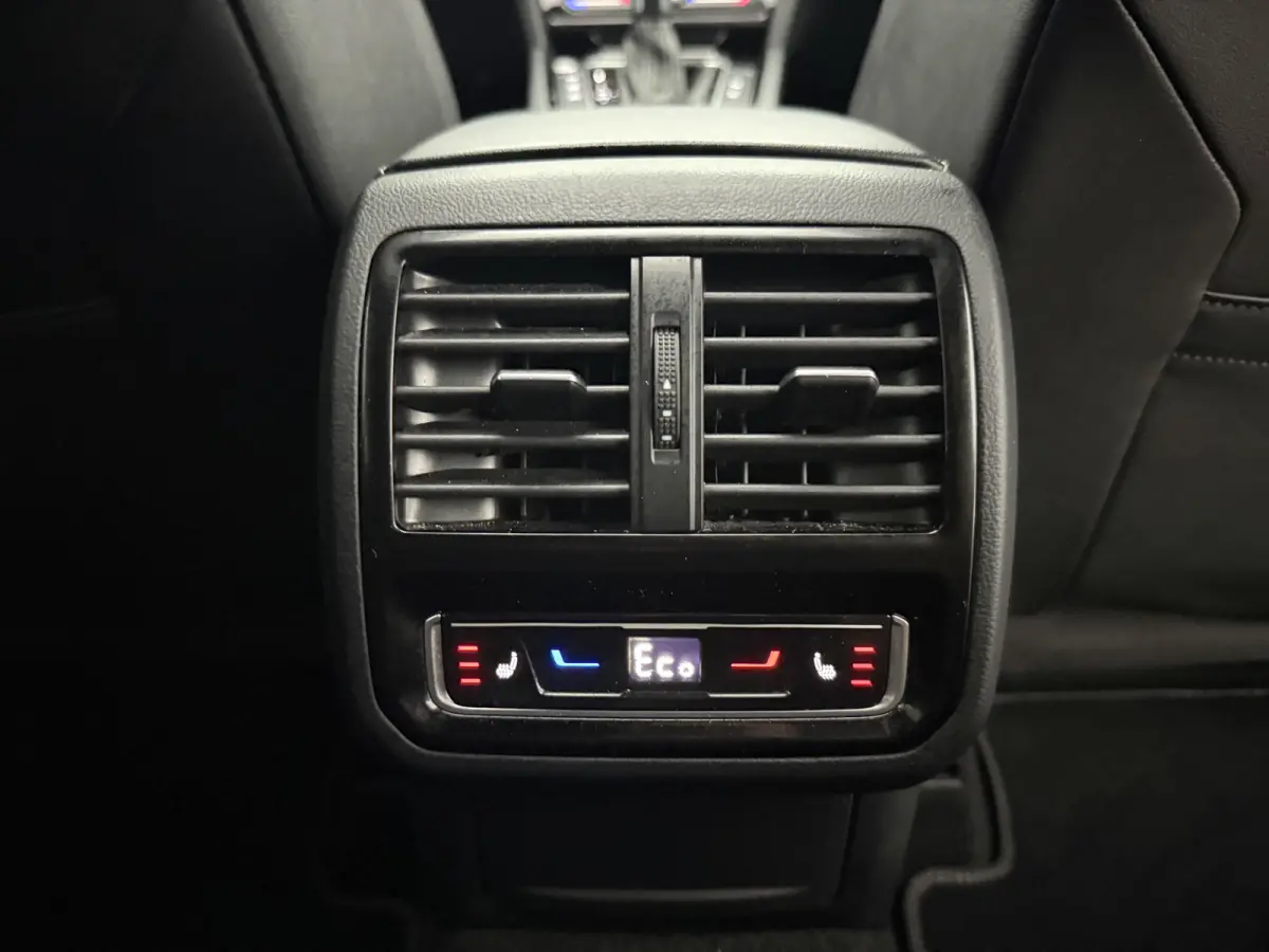 1.4 TSI eHybrid R-Line Business+ | Pano | 360° | Virtual | Sfeer | Carplay | Cruise | Trekhaak