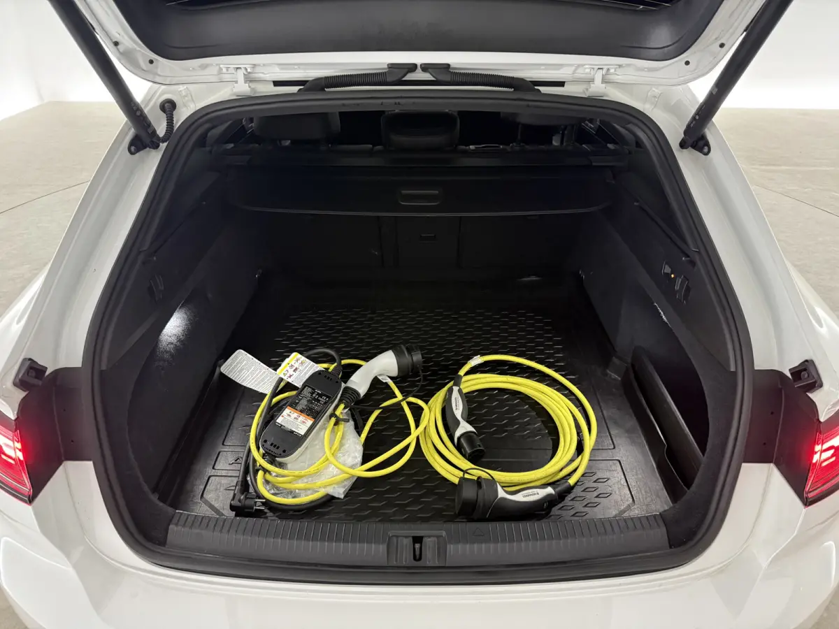 1.4 TSI eHybrid R-Line Business+ | Pano | 360° | Virtual | Sfeer | Carplay | Cruise | Trekhaak