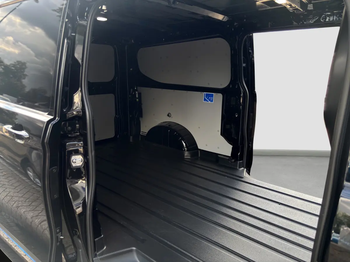 320 2.5 PHEV L2H1 Sport | Adap. Cruise Control | Winterpack | 360 Camera | Elektr. Trekhaak |