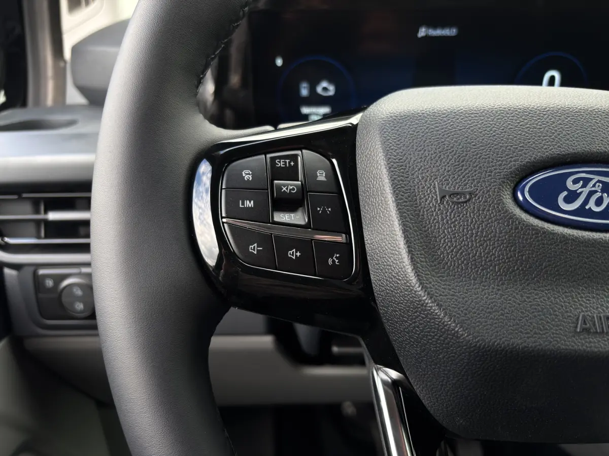 320 2.5 PHEV L2H1 Sport | Adap. Cruise Control | Winterpack | 360 Camera | Elektr. Trekhaak |