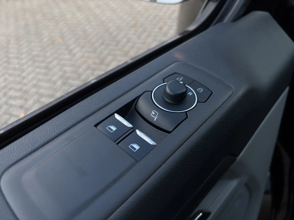 320 2.5 PHEV L2H1 Sport | Adap. Cruise Control | Winterpack | 360 Camera | Elektr. Trekhaak |