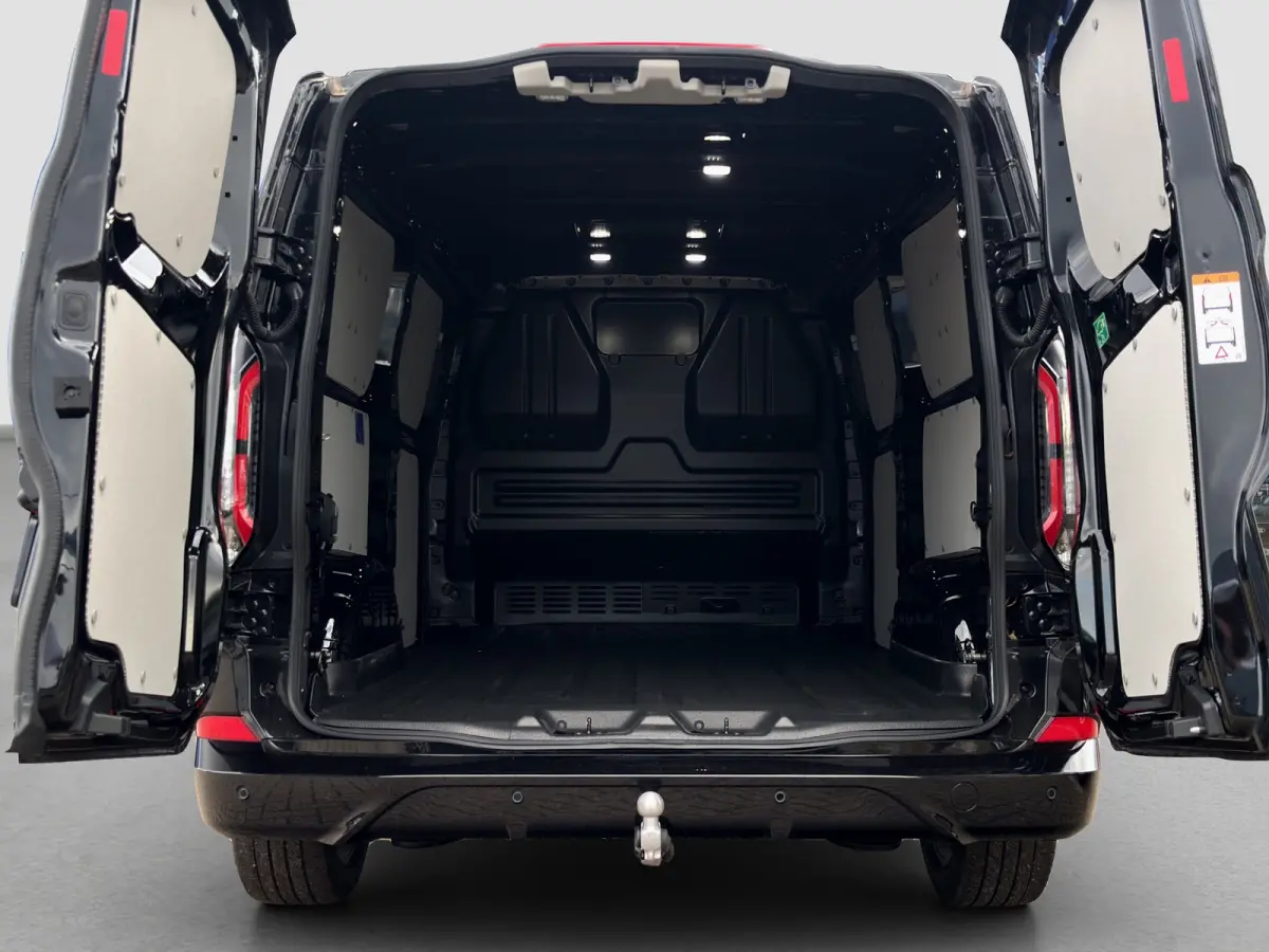 320 2.5 PHEV L2H1 Sport | Adap. Cruise Control | Winterpack | 360 Camera | Elektr. Trekhaak |