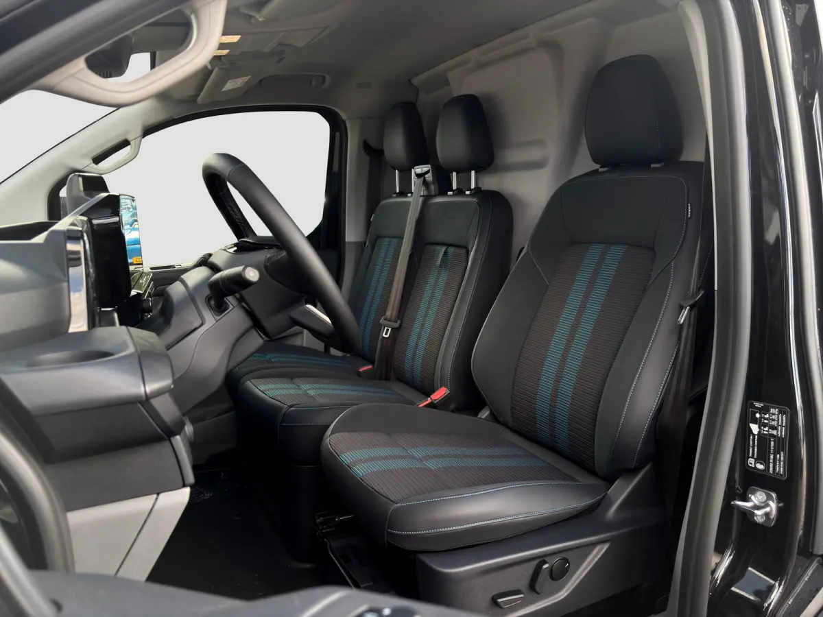 320 2.5 PHEV L2H1 Sport | Adap. Cruise Control | Winterpack | 360 Camera | Elektr. Trekhaak |