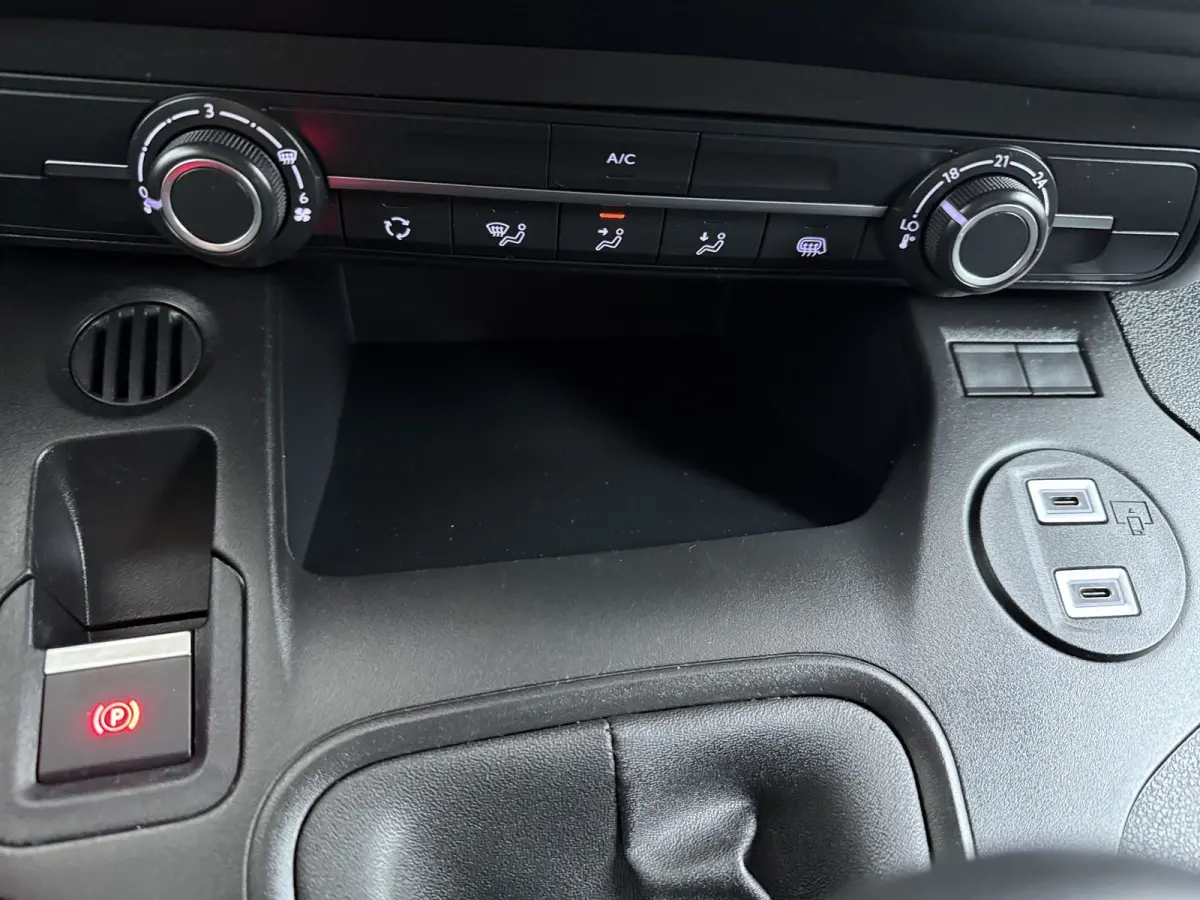 1.5 BlueHDi 100 S&S L1 | Achteruitrijcamera | Airco | Cruise control