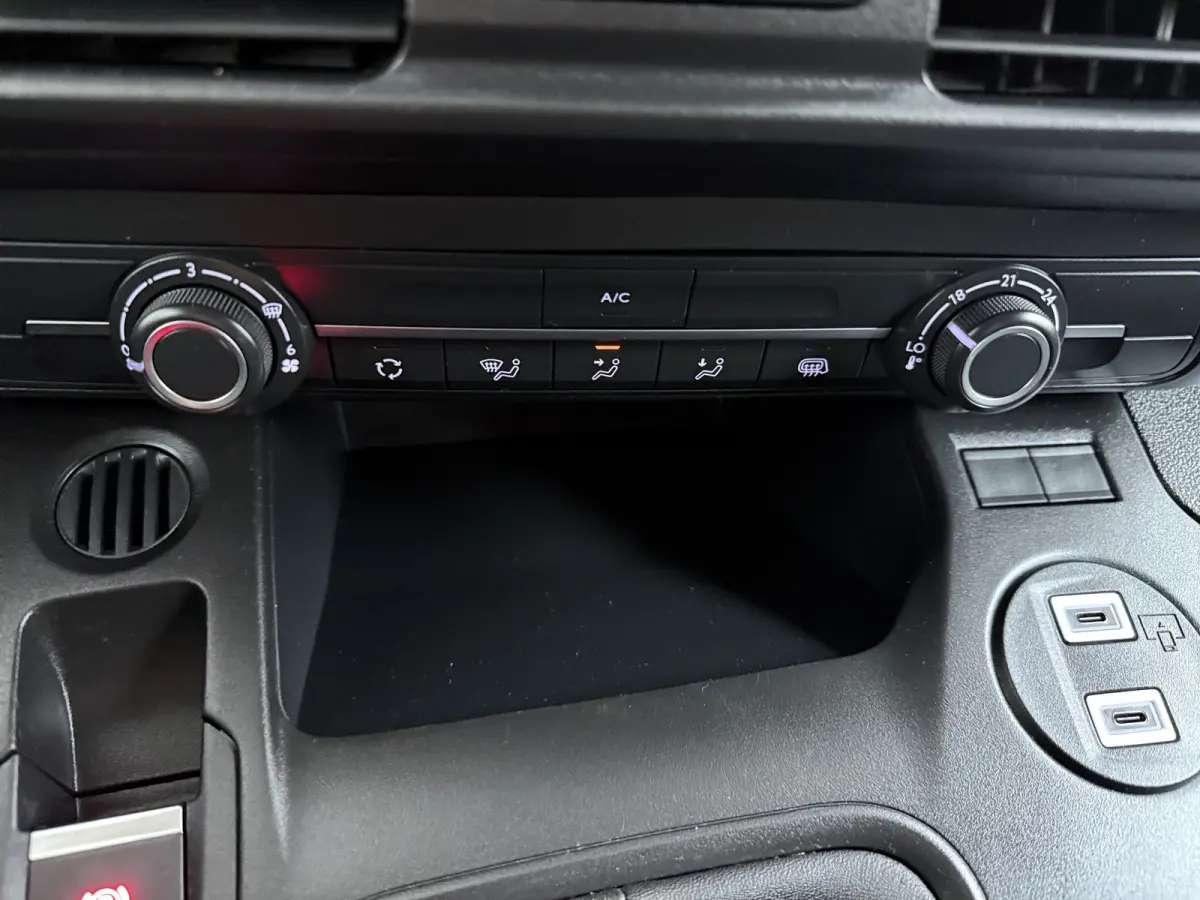 1.5 BlueHDi 100 S&S L1 | Achteruitrijcamera | Airco | Cruise control
