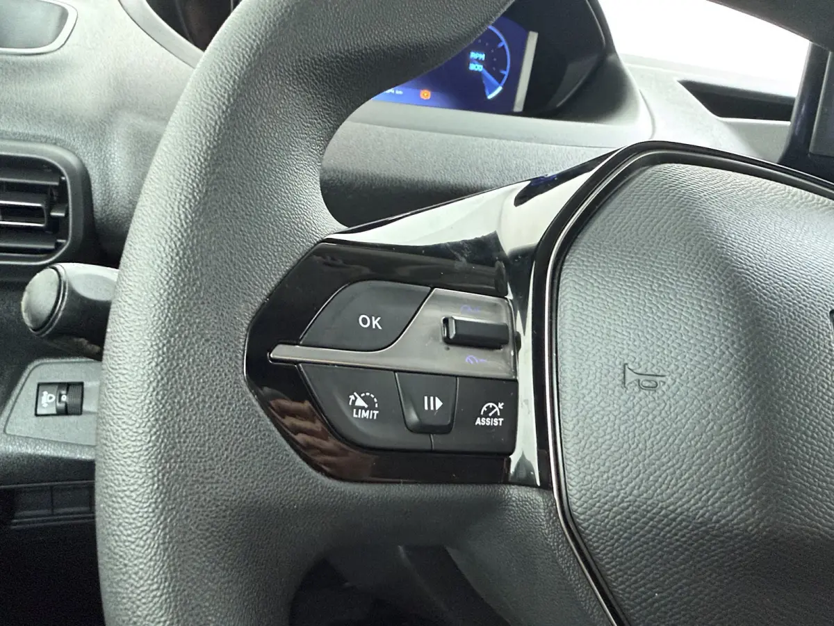 1.5 BlueHDi 100 S&S L1 | Achteruitrijcamera | Airco | Cruise control