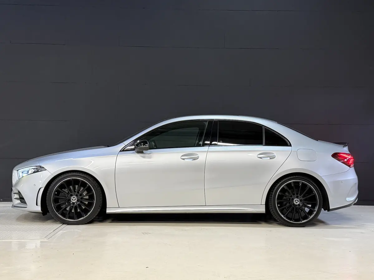 220 4MATIC Premium | Panoramadak | Sfeerverlichting | Camera
