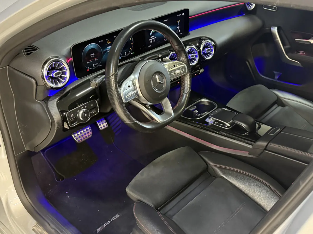220 4MATIC Premium | Panoramadak | Sfeerverlichting | Camera