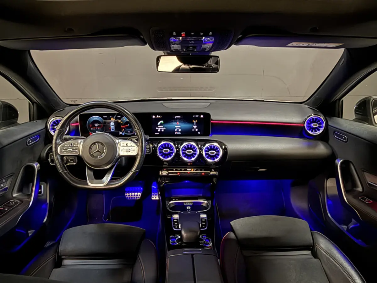 220 4MATIC Premium | Panoramadak | Sfeerverlichting | Camera