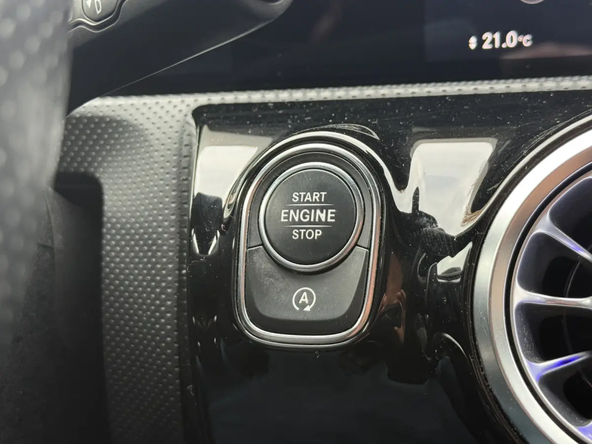 220 4MATIC Premium | Panoramadak | Sfeerverlichting | Camera