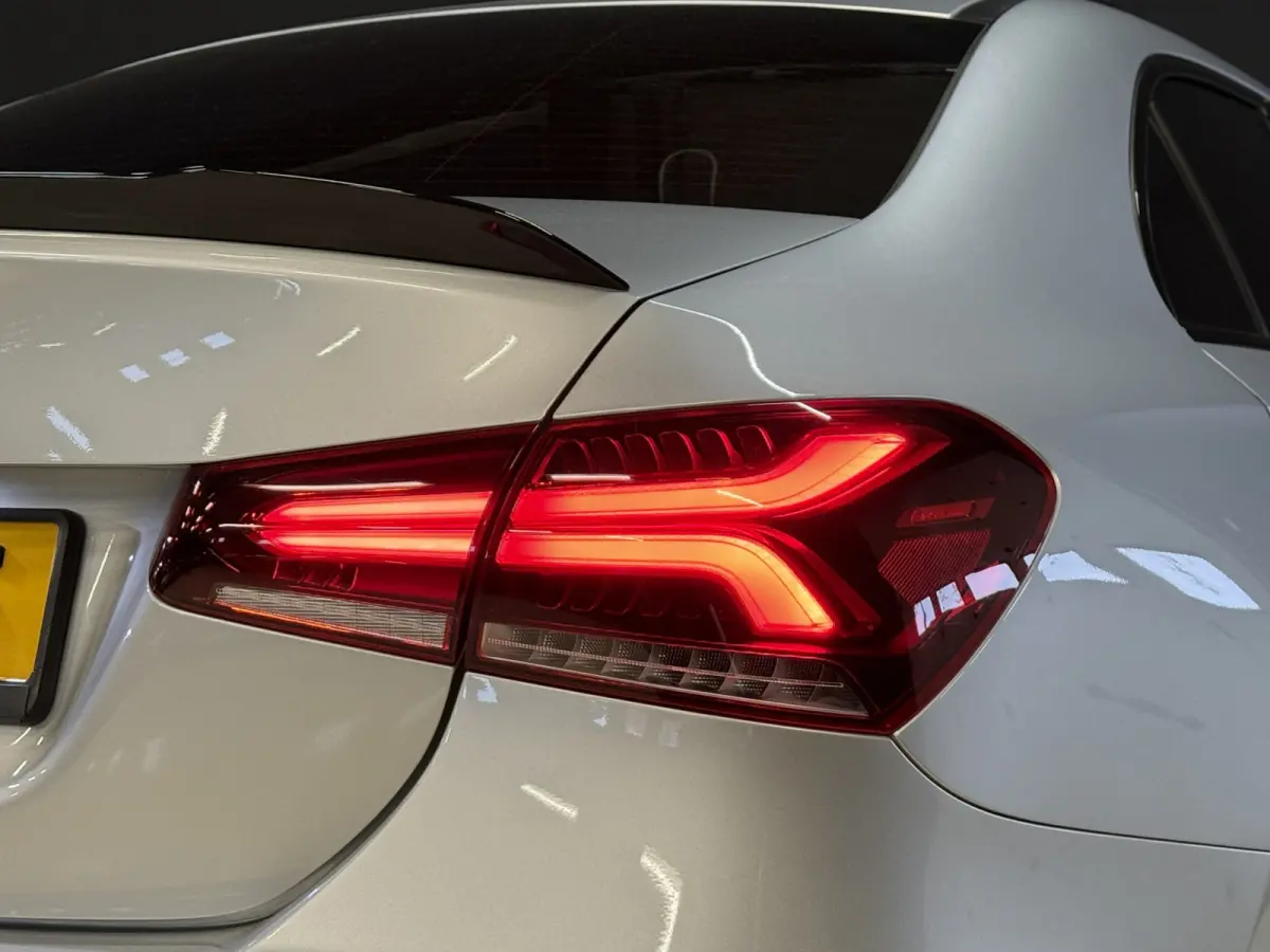 220 4MATIC Premium | Panoramadak | Sfeerverlichting | Camera