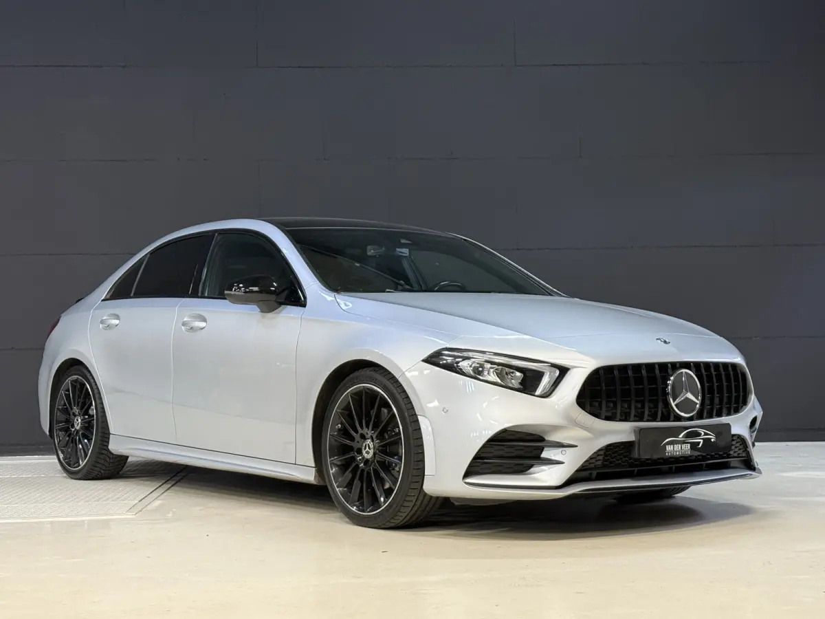 220 4MATIC Premium | Panoramadak | Sfeerverlichting | Camera