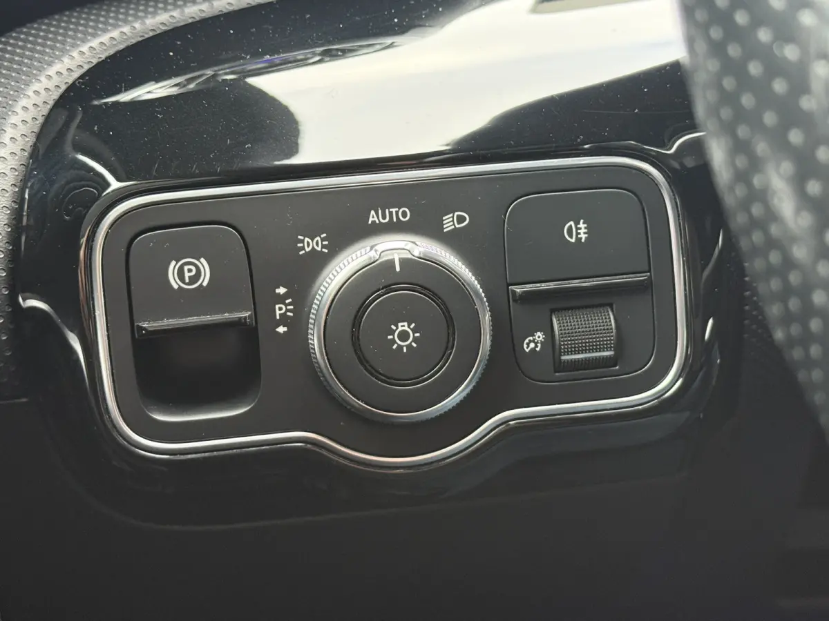 220 4MATIC Premium | Panoramadak | Sfeerverlichting | Camera