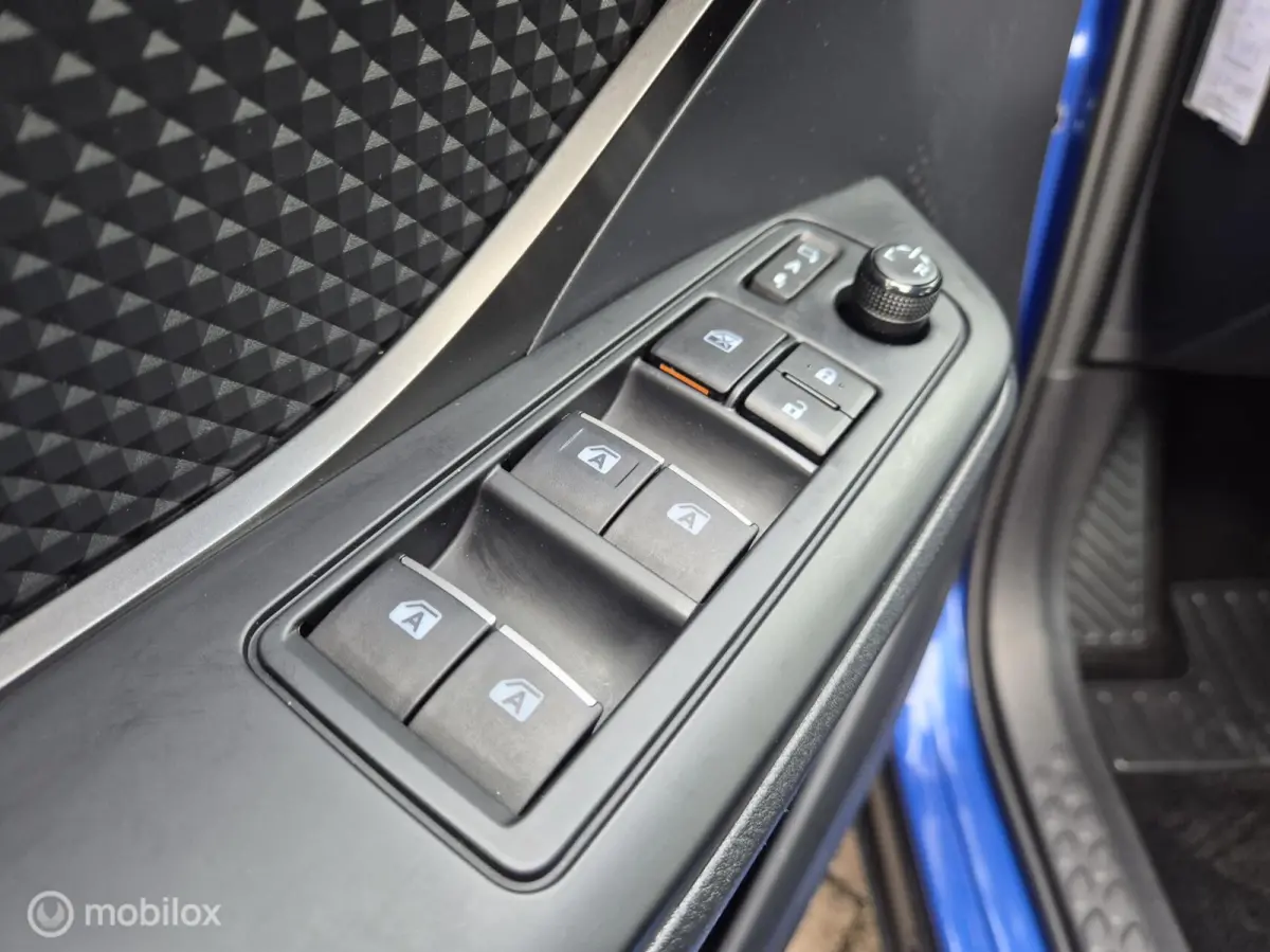 1.8 Hybrid Premium NAVI CAMERA 17" ADAPTIVE