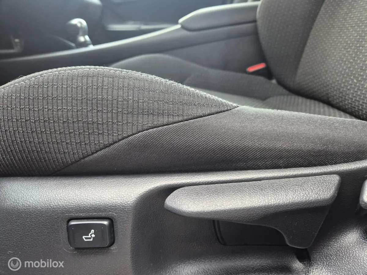 1.8 Hybrid Premium NAVI CAMERA 17" ADAPTIVE