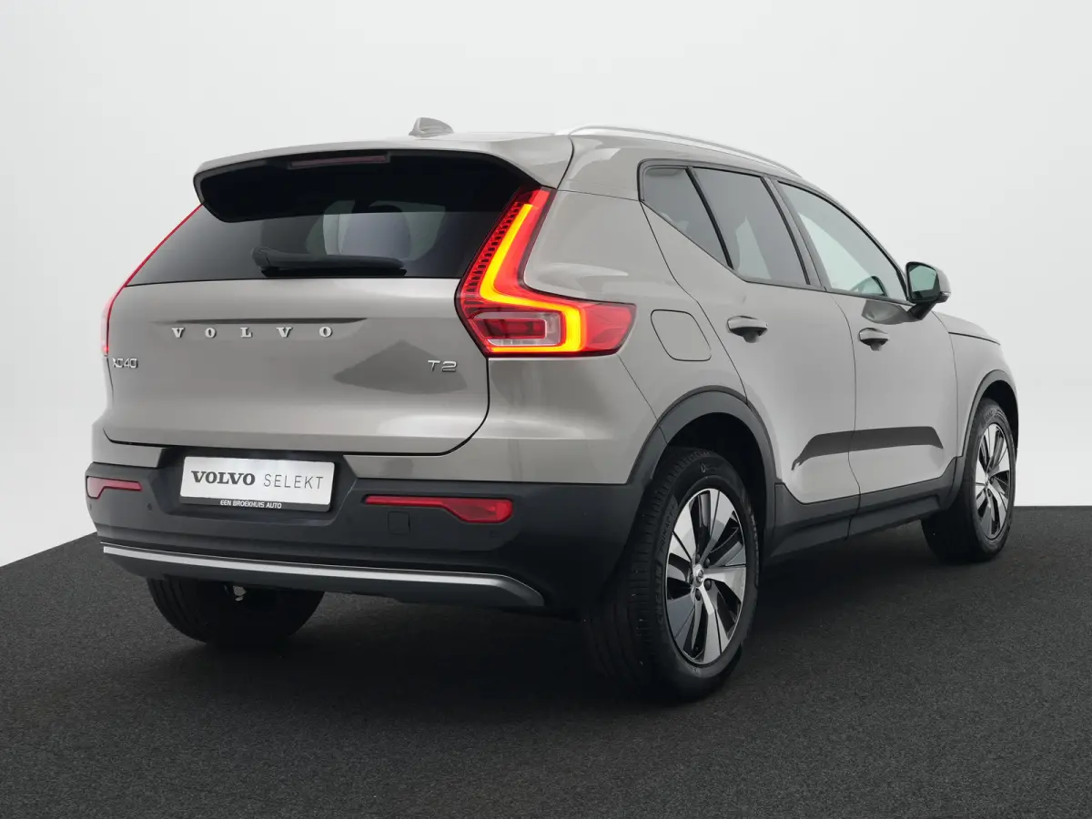 T2 Momentum | Harman/Kardon | Standkachel | Adaptive Cruise | BLIS | Stoel- & Stuurverwarming | Camera | Navigatie | Carplay