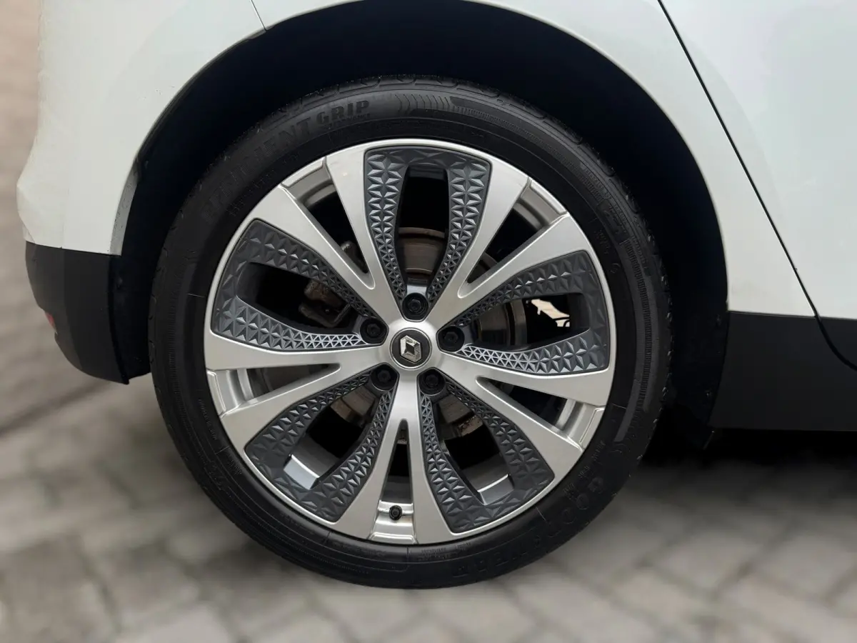 1.3 TCe Bose Trekhaak / Navigatie / 20 Inch LMV / Led / Pdc V+A