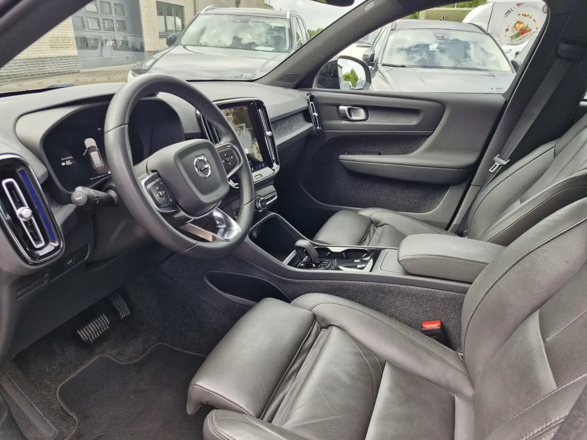 70 kWh | Electrische trekhaak | SOH 94% | Lederen interieur | Lichtmetalen velgen 5-spaaks 19" | Draadloze telefoonlader | Verkeersbord detectie | Vermoeidheidsherkenning | Volledig digitaal