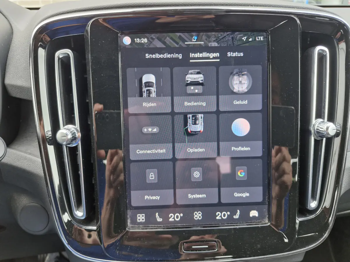 70 kWh | Electrische trekhaak | SOH 94% | Lederen interieur | Lichtmetalen velgen 5-spaaks 19" | Draadloze telefoonlader | Verkeersbord detectie | Vermoeidheidsherkenning | Volledig digitaal