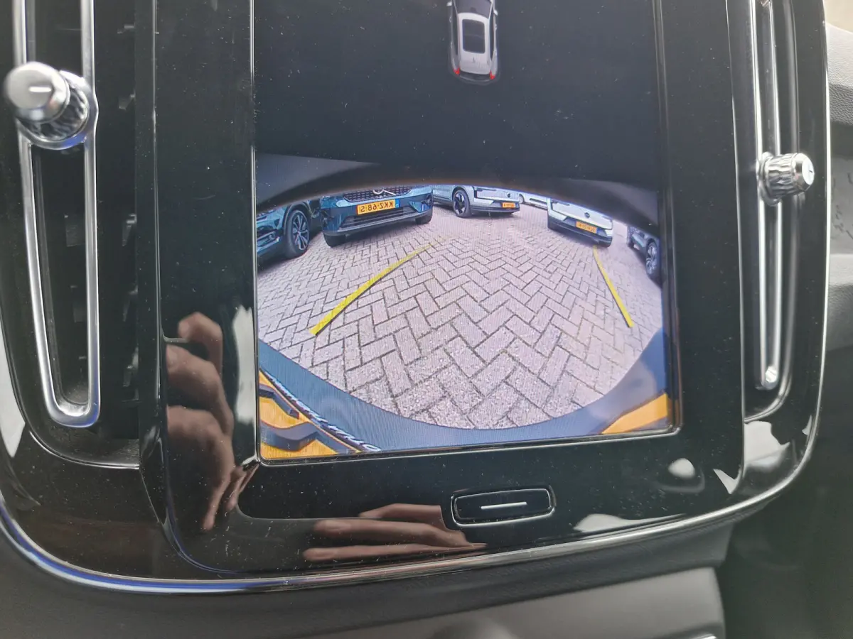 70 kWh | Electrische trekhaak | SOH 94% | Lederen interieur | Lichtmetalen velgen 5-spaaks 19" | Draadloze telefoonlader | Verkeersbord detectie | Vermoeidheidsherkenning | Volledig digitaal