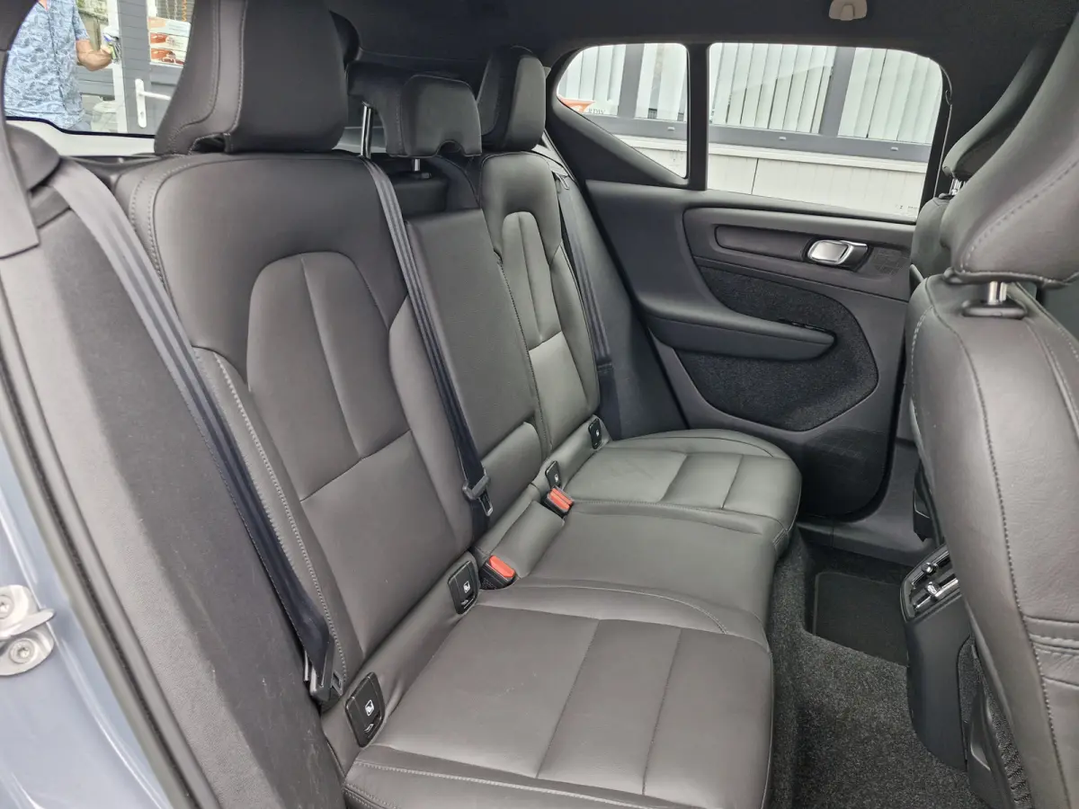 70 kWh | Electrische trekhaak | SOH 94% | Lederen interieur | Lichtmetalen velgen 5-spaaks 19" | Draadloze telefoonlader | Verkeersbord detectie | Vermoeidheidsherkenning | Volledig digitaal