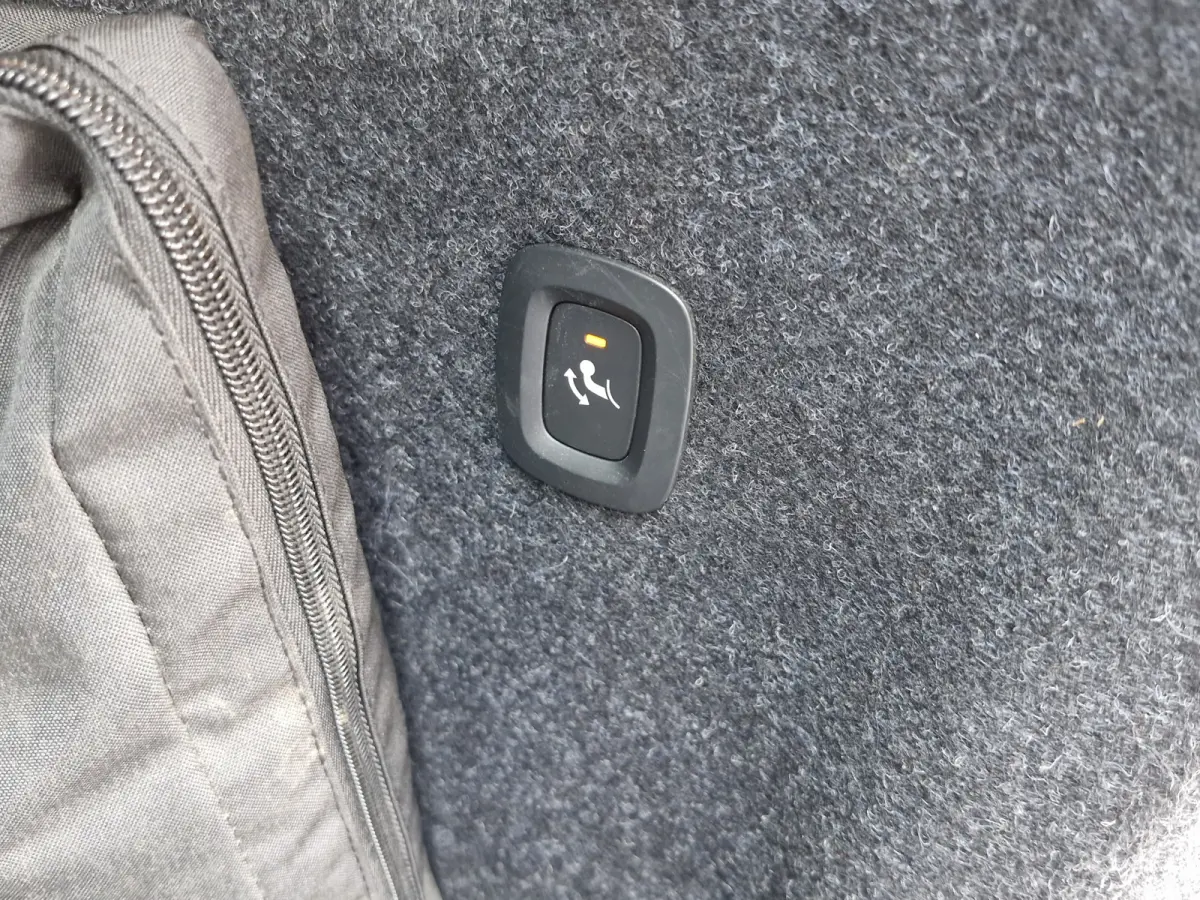 70 kWh | Electrische trekhaak | SOH 94% | Lederen interieur | Lichtmetalen velgen 5-spaaks 19" | Draadloze telefoonlader | Verkeersbord detectie | Vermoeidheidsherkenning | Volledig digitaal