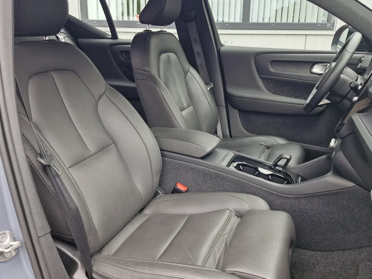 70 kWh | Electrische trekhaak | SOH 94% | Lederen interieur | Lichtmetalen velgen 5-spaaks 19" | Draadloze telefoonlader | Verkeersbord detectie | Vermoeidheidsherkenning | Volledig digitaal