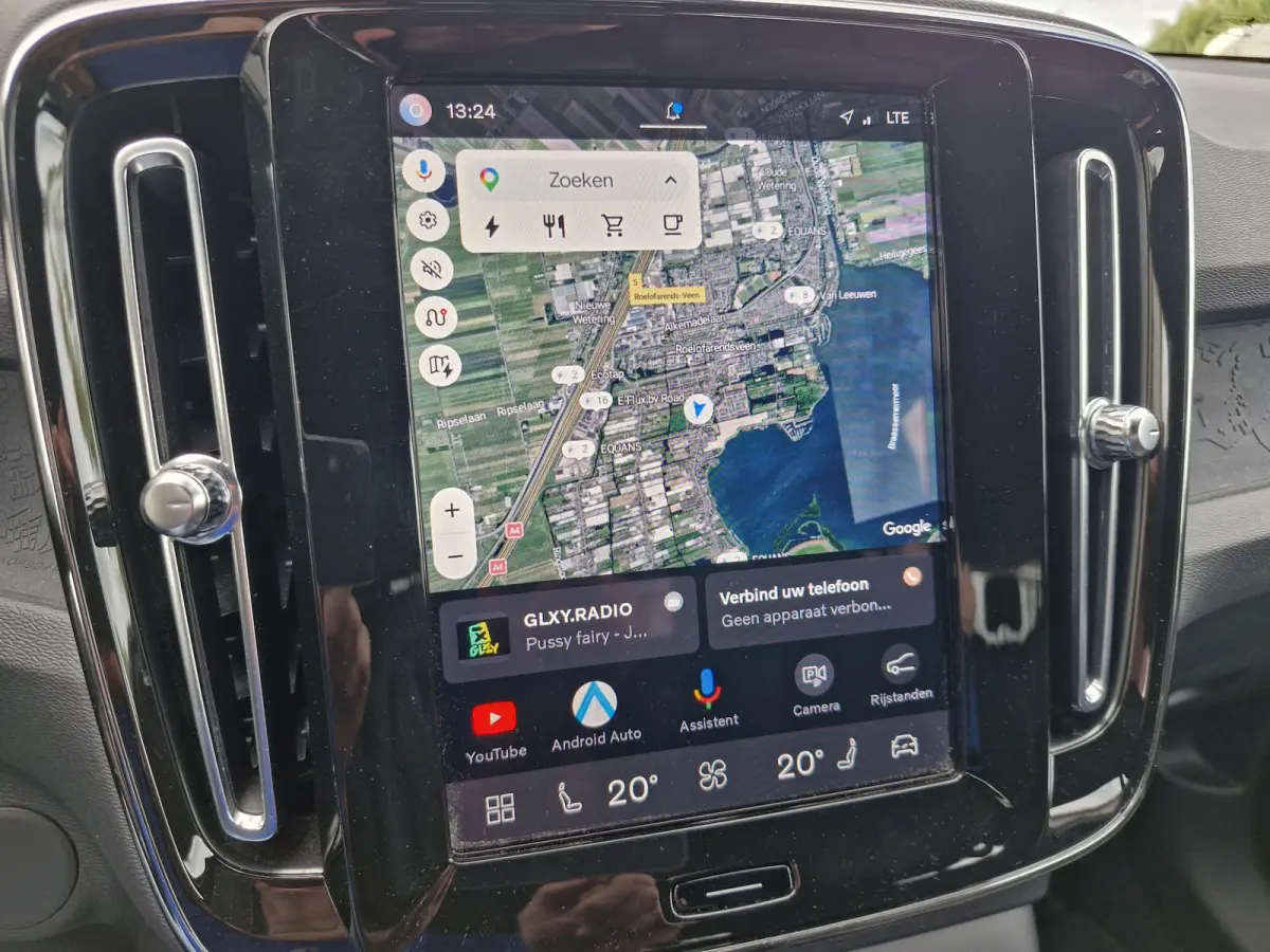 70 kWh | Electrische trekhaak | SOH 94% | Lederen interieur | Lichtmetalen velgen 5-spaaks 19" | Draadloze telefoonlader | Verkeersbord detectie | Vermoeidheidsherkenning | Volledig digitaal