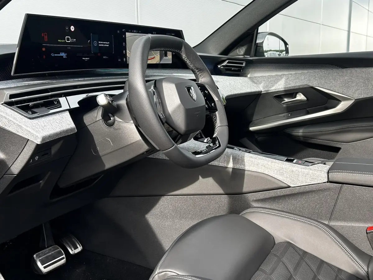 GT Exclusive Long Range 230 97 kWh | Panoramisch schuifdak | Focal | 360 Camera | Apple Carplay/Android Auto
