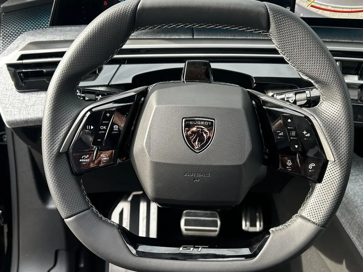 GT Exclusive Long Range 230 97 kWh | Panoramisch schuifdak | Focal | 360 Camera | Apple Carplay/Android Auto