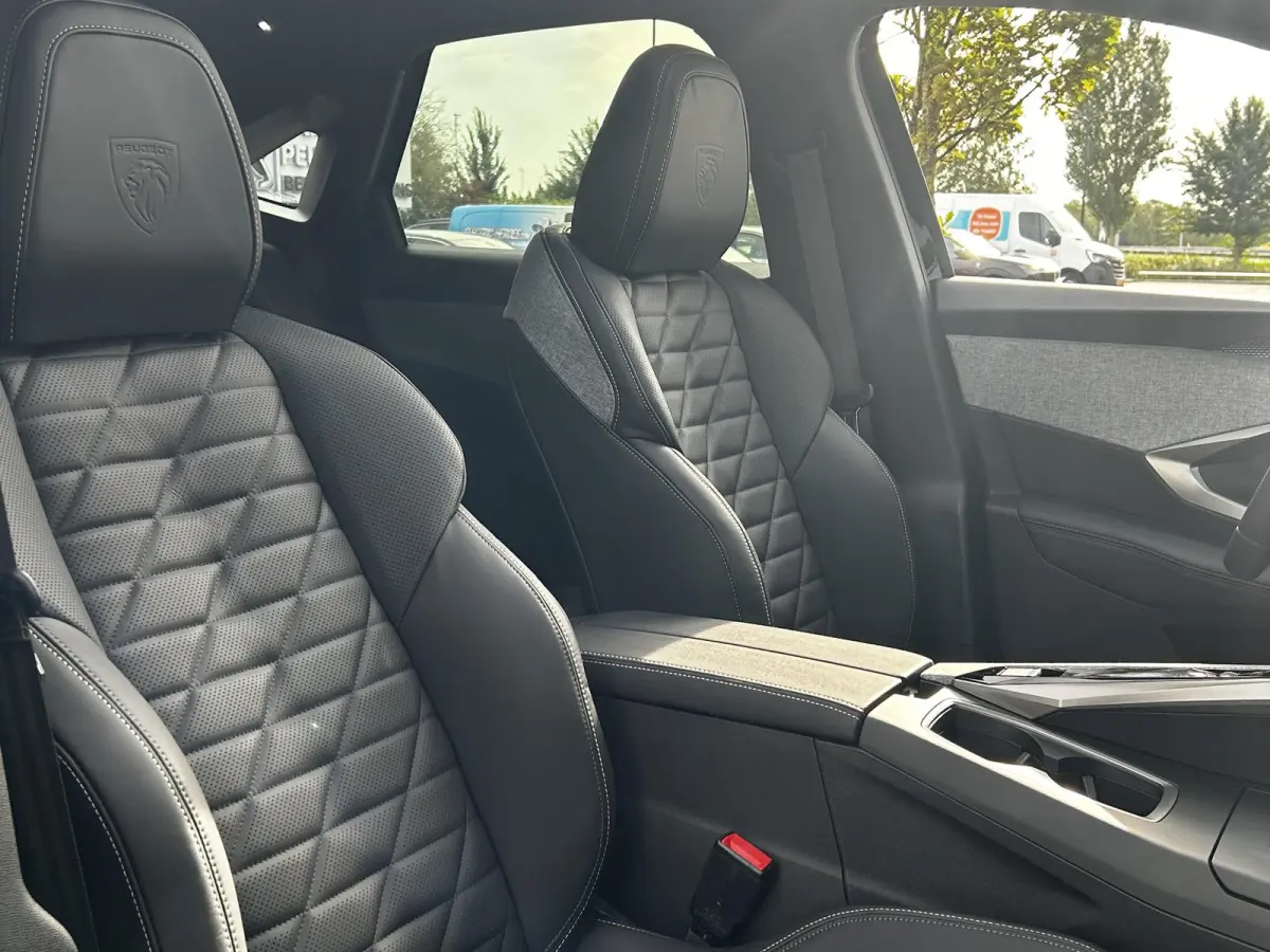 GT Exclusive Long Range 230 97 kWh | Panoramisch schuifdak | Focal | 360 Camera | Apple Carplay/Android Auto
